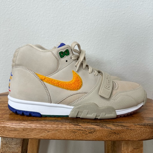 Nike Air Trainer 1 ‘La Familia’ - Picture 2 of 11